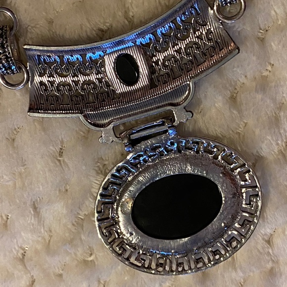 Choker Style Silver Necklace with Unique Stone. - Picture 3 of 5